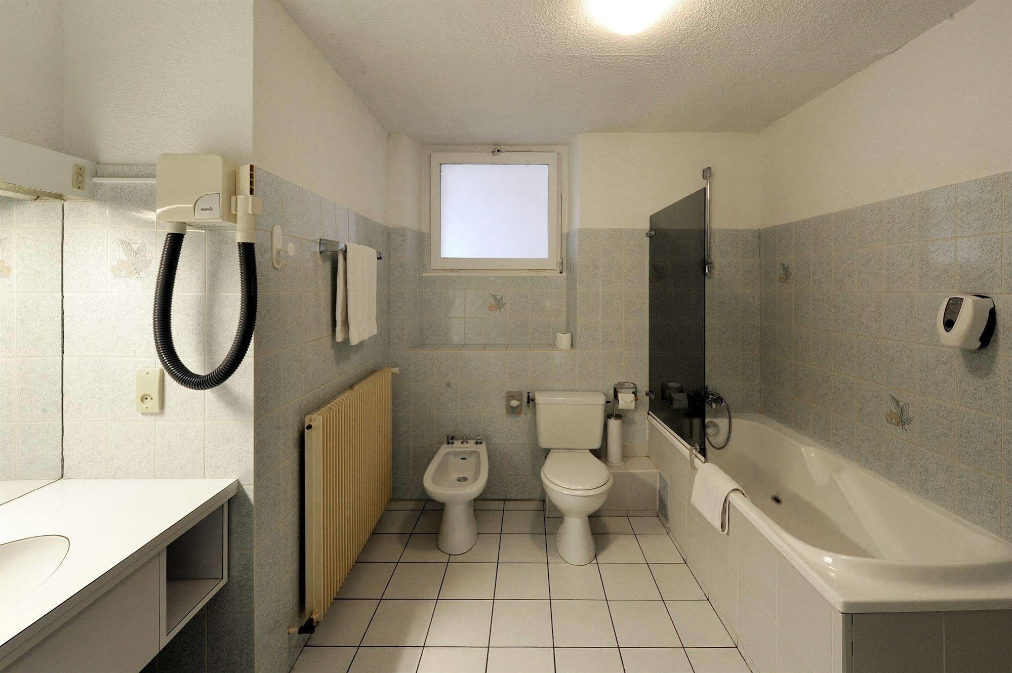 Hotel Le Bourgogne Évian-les-Bains Eksteriør billede